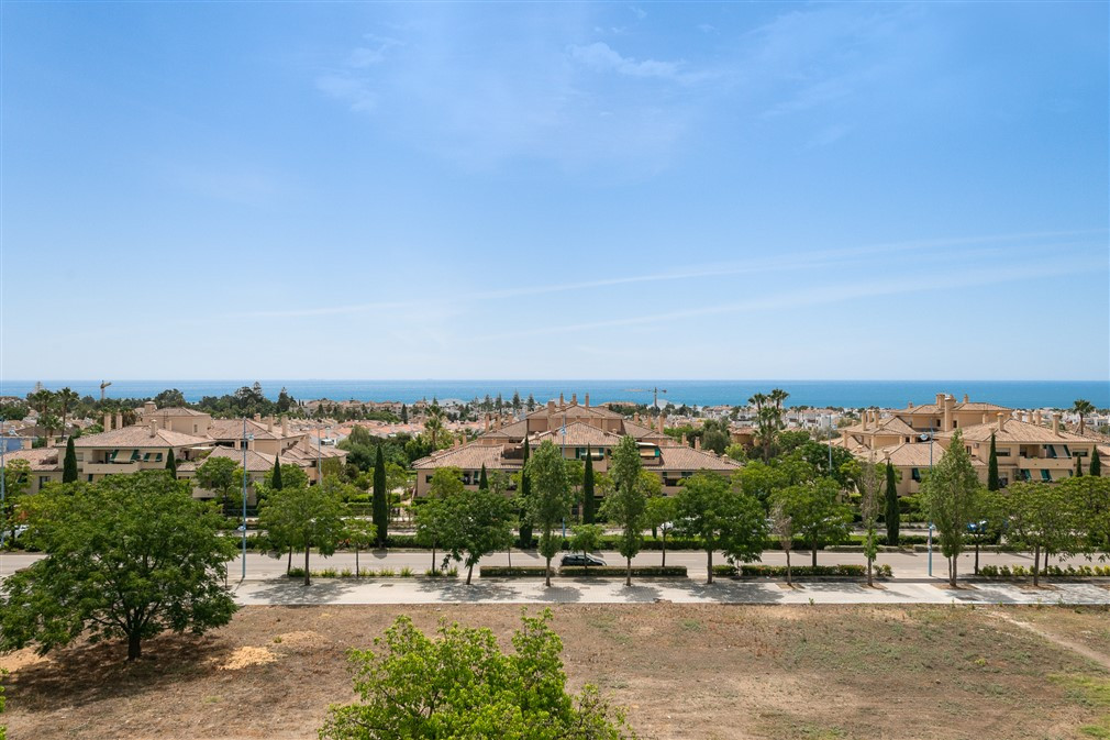 Middle floor apartment, San Pedro de Alcántara, Málaga, Andalucía, Spain