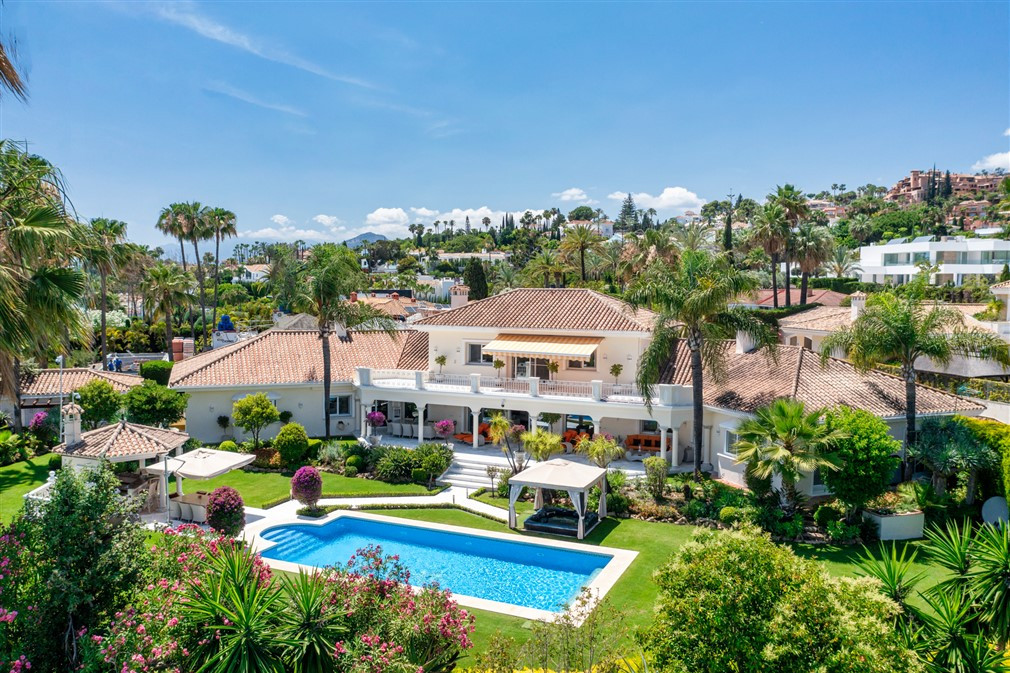 Detached villa, Nueva Andalucía, Málaga, Andalucía, Spain